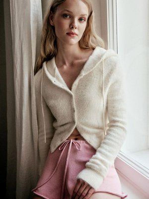 Пушистый кардиган с капюшоном SELA Young, молочный, арт. Не указан