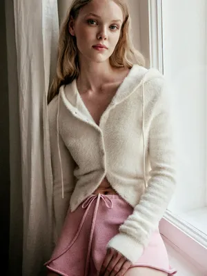 Пушистый кардиган с капюшоном SELA Young, молочный, арт. Не указан