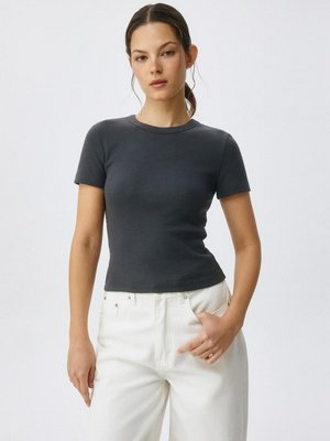 Базовая футболка прилегающего силуэта, арт. 10910