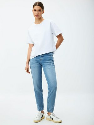 Джинсы MOM FIT