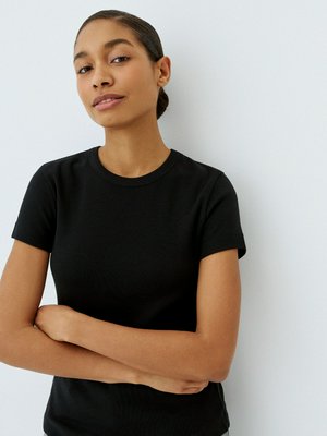 Футболка KIRA SLIM FIT