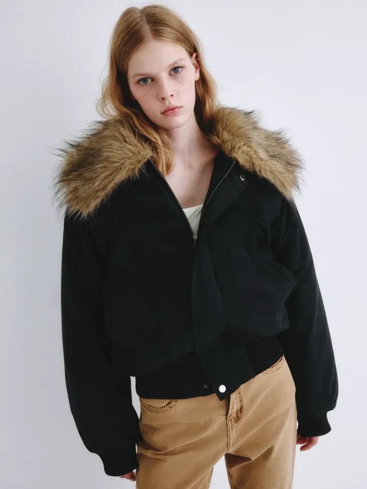 Короткая куртка с меховым воротником, черный, арт. 11623