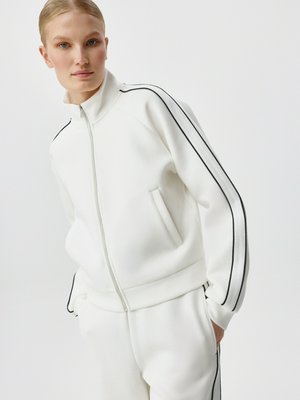 Бомбер в спортивном стиле, арт. 12114