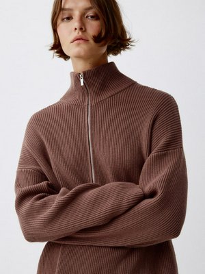 Вязаный джемпер с воротником-стойкой на молнии, арт. 12437