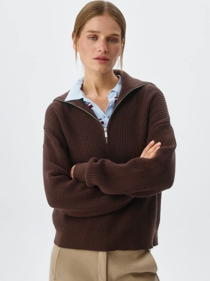 Вязаный джемпер с воротником-стойкой на молнии, коричневый, арт. 12887