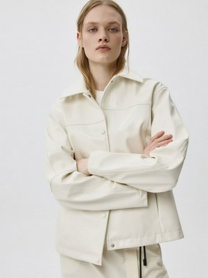 Короткая куртка из экокожи, арт. 13077