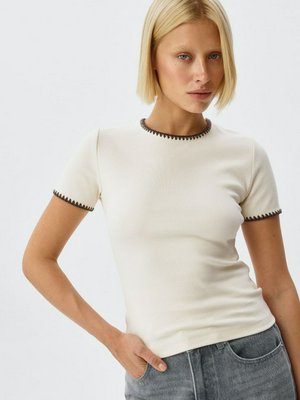 Облегающая футболка с контрастной окантовкой, арт. 13172