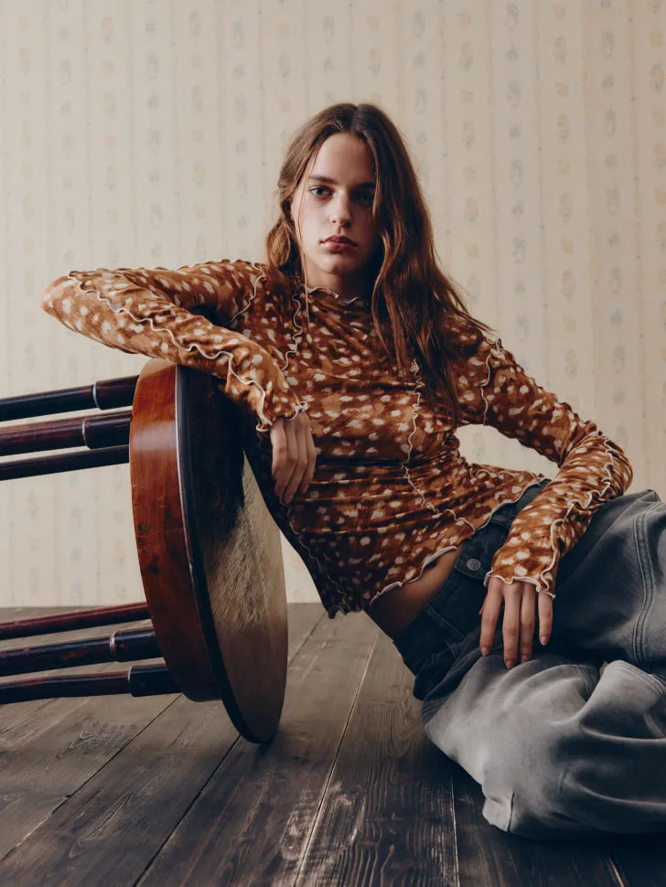 Лонгслив с рельефными швами SELA Young, коричневый, арт. 14796