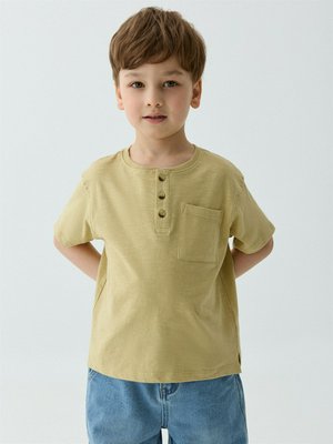Футболка на пуговицах для мальчиков, песочный, арт. 000000