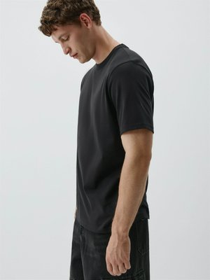 Футболка PETER REGULAR FIT базовая, черный, арт. Не указан