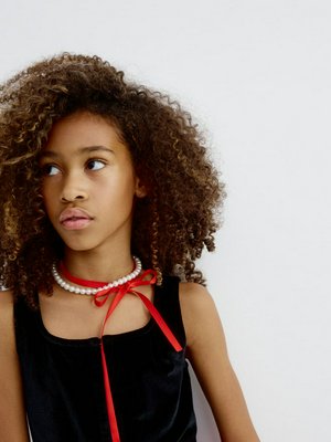 Колье-чокер с бусинами и бантом, белый, красный, арт. 15399