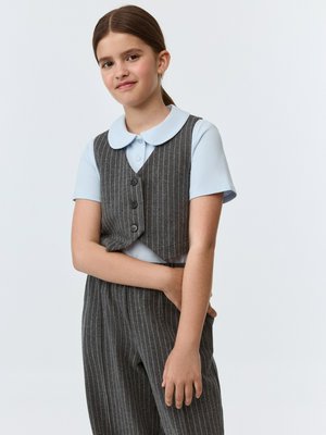 Укороченный жилет в полоску, серый, арт. a12345