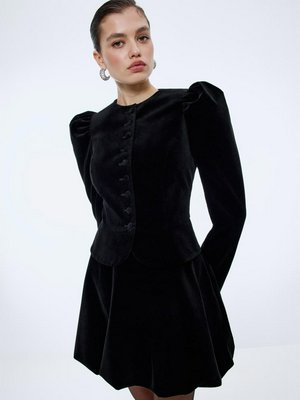 Укороченный жакет с баской из бархата, черный, арт. 15627