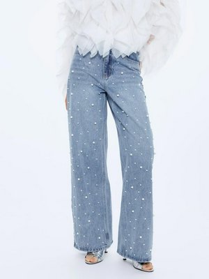 Джинсы Boyfriend c декором из жемчужных бусин, голубой, белый, арт. art001
