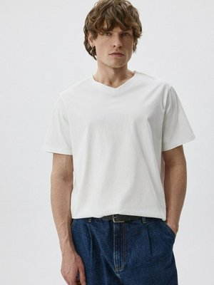 Футболка MARK REGULAR FIT базовая