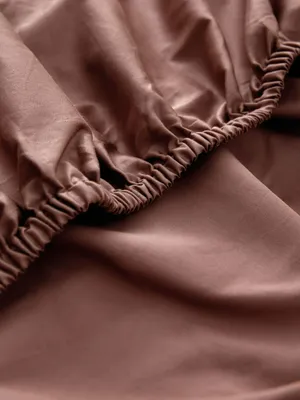 Простыня на резинке из сатина 180х200 см, пыльная роза, арт. без арт