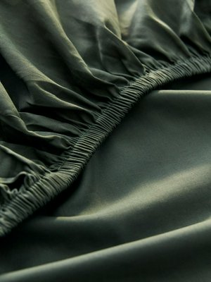 Простыня на резинке из сатина 160х200 см, темно-зеленый, арт. satin001