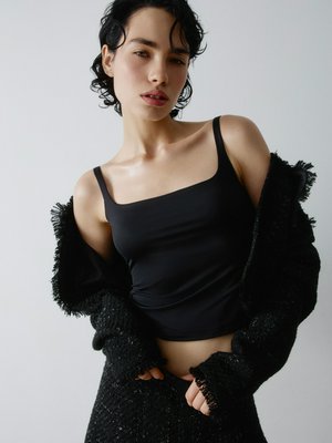 Укороченный топ SELA Young, черный, арт. sela_yt001