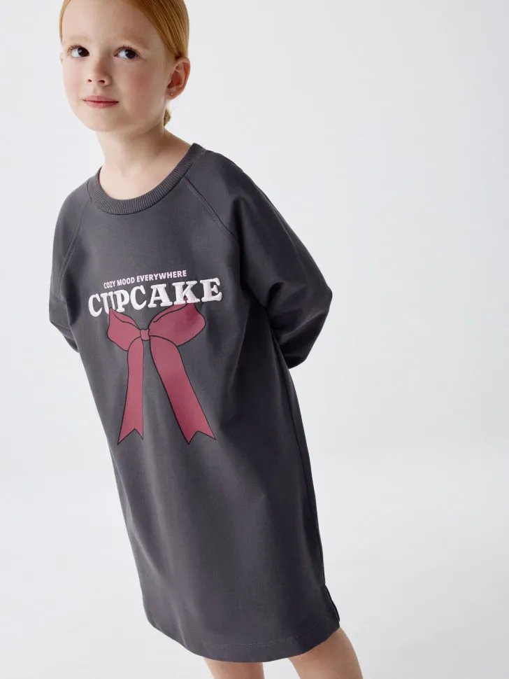 Платье-толстовка с принтом и вышивкой для девочек, серый, арт. 1869