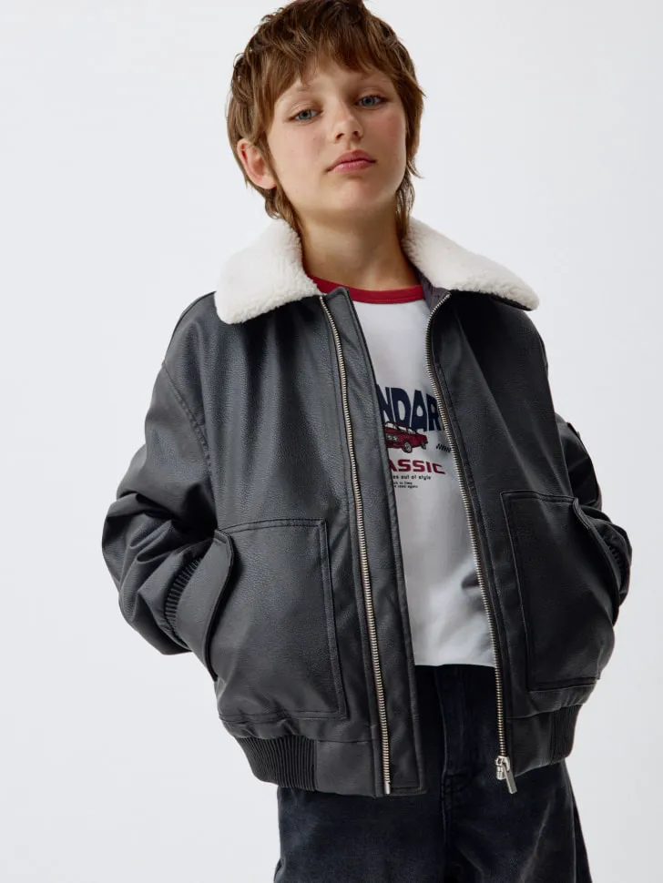 Бомбер из экокожи с меховым воротником для мальчиков, серый, арт. 1932