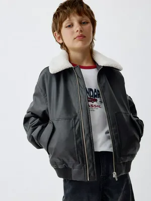 Бомбер из экокожи с меховым воротником для мальчиков, серый, арт. 1932