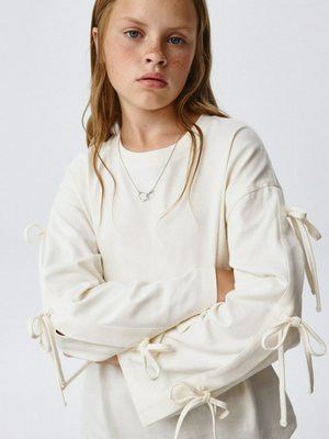 Лонгслив оверсайз с бантиками для девочек, арт. 2200