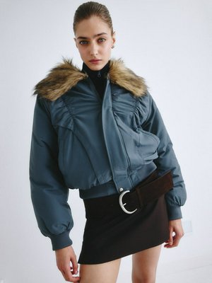 Короткая куртка с меховым воротником SELA Young, арт. 2249