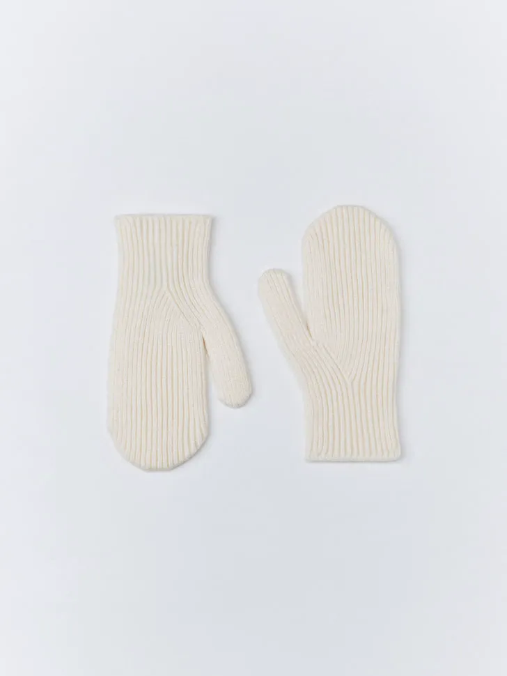 Вязаные варежки в рубчик, белый, арт. 2666
