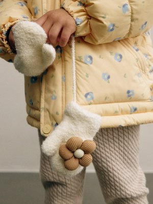 Варежки на веревочке для малышей