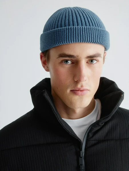 Укороченная шапка-бини SELA в рубчик, синий, арт. 33147