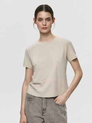 Футболка EVA SLIM FIT