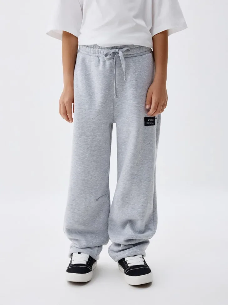 Трикотажные брюки с патчем детские SELA ARCHIVE, серый, арт. 3689