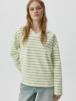 Лонгслив ANNA OVERSIZE FIT с треугольным вырезом