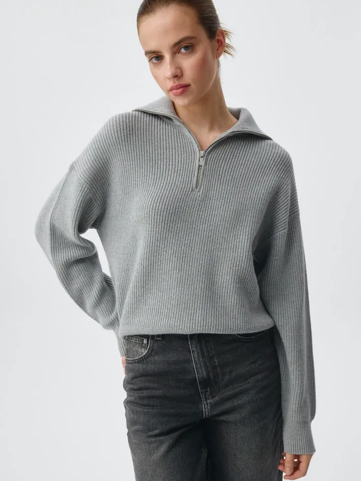 Вязаный джемпер с воротником-стойкой на молнии, серый, арт. 4403