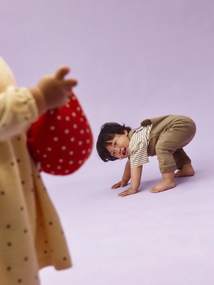 Полукомбинезон из футера для малышей, бежевый, арт. 4603