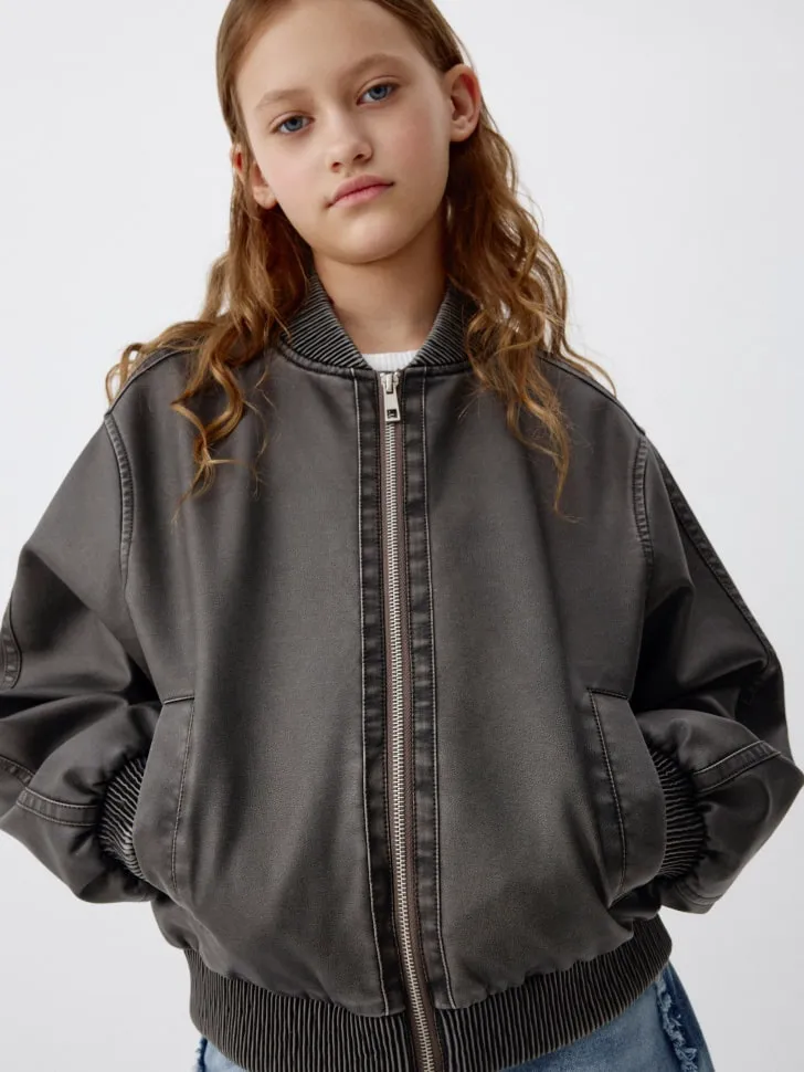 Бомбер из экокожи с винтажным эффектом для девочек, серый, арт. 5170