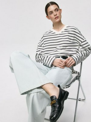 Лонгслив ANNA OVERSIZE с треугольным вырезом
