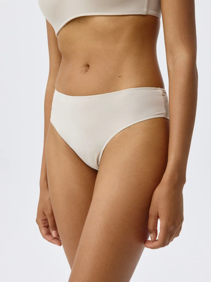 Бесшовные трусы-бразильяно, бежевый, арт. 5604