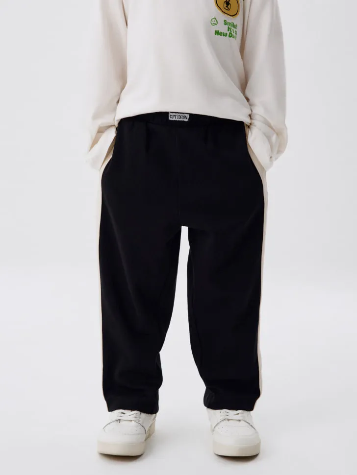 Трикотажные брюки с лампасами для мальчиков, черный, арт. 5937