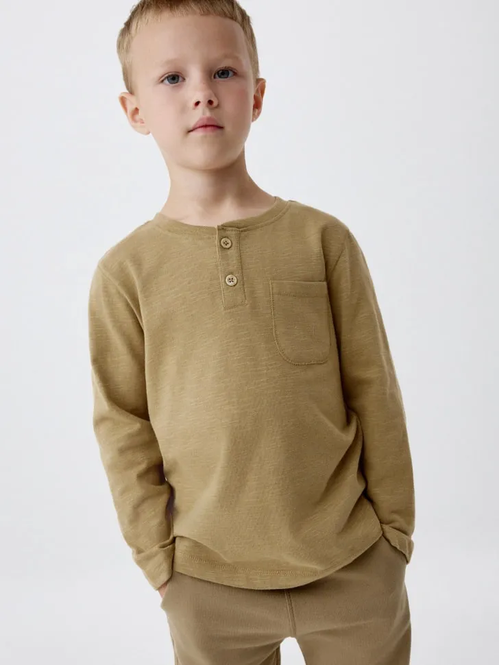Базовый лонгслив на пуговицах для мальчиков, бежевый, арт. 6060