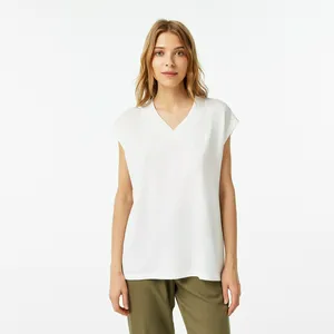 Женская футболка Lacoste Slim Fit с V-образным вырезом, белый, арт. TF0310