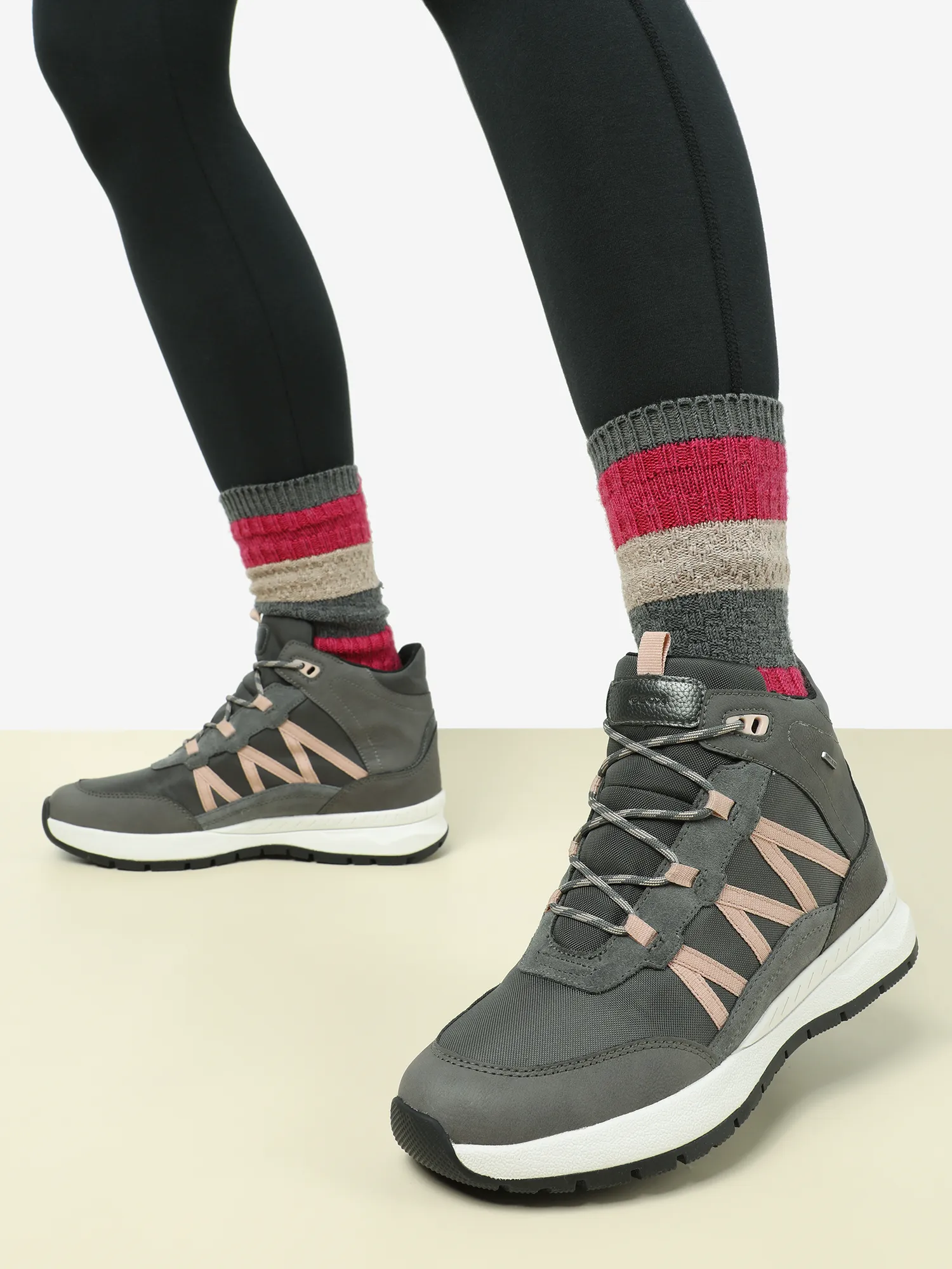 Ботинки утепленные женские Geox D Braies B Abx A, серый, арт. d36bea011ekg14-c9004