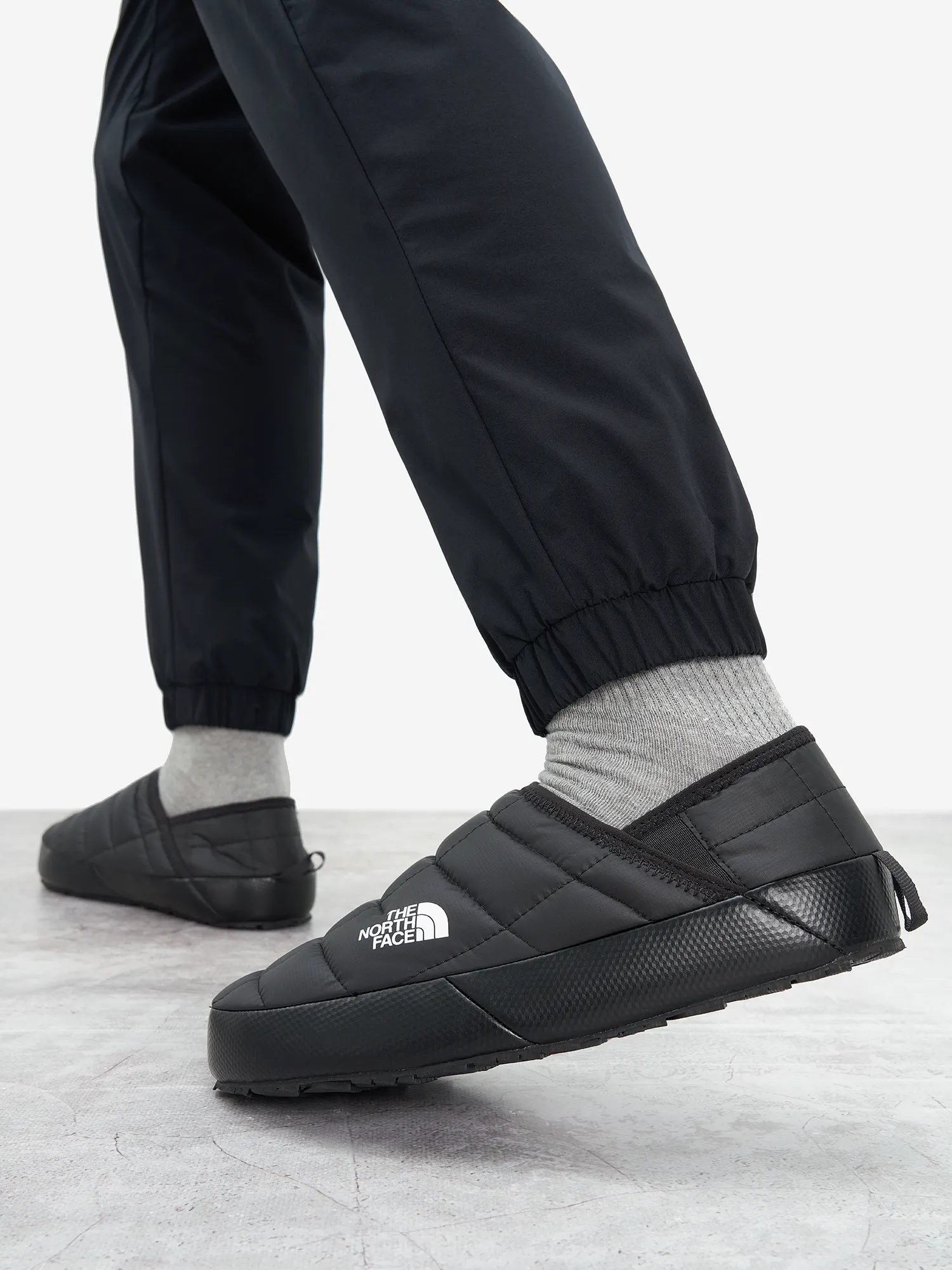 Слипоны утепленные The North Face Thermoball Traction Mule V, черный, арт. nf0a3v1hkx71t1k-.