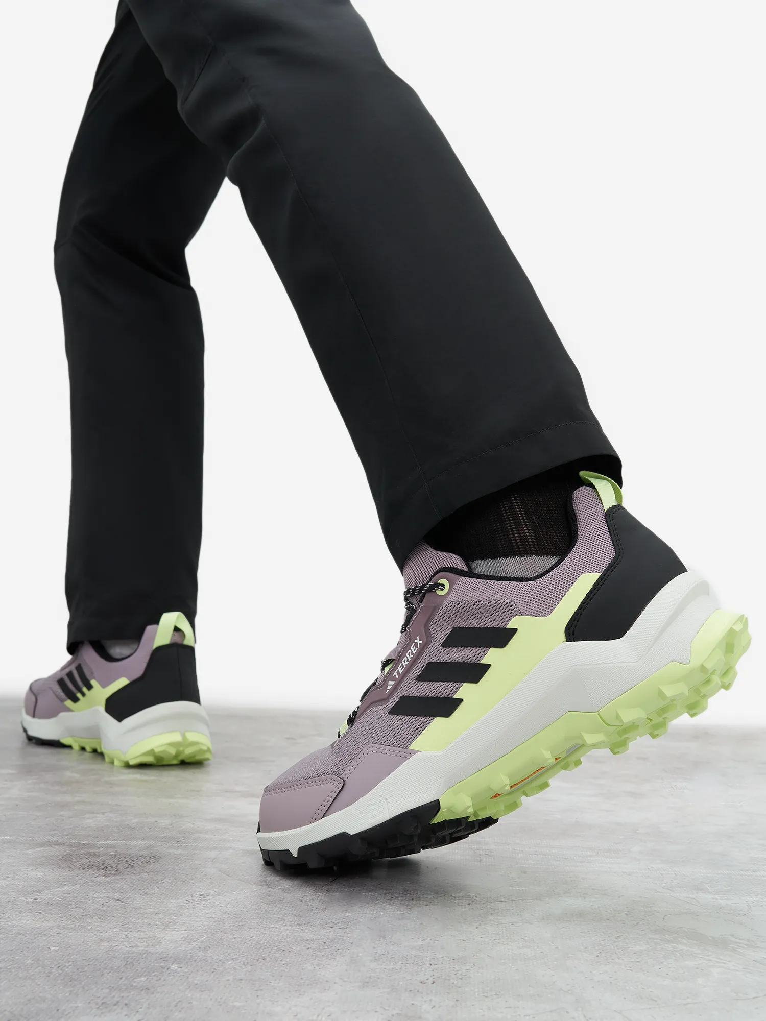 Полуботинки женские Adidas Terrex AX4, серый, арт. ie2571a01-.