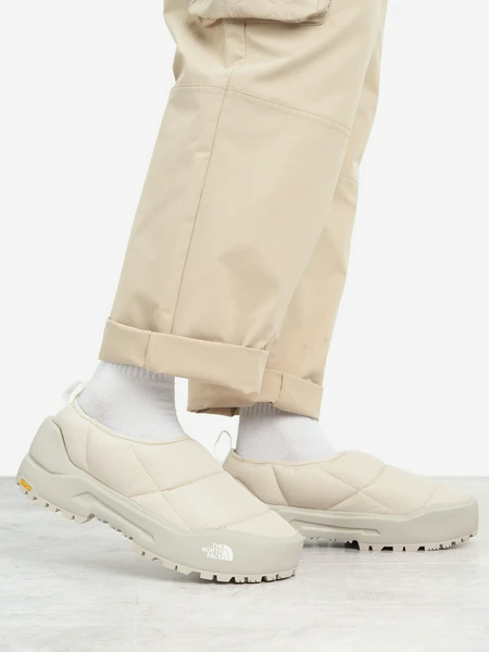 Мужские утепленные слипоны The North Face Base Camp Thermoball Mule, бежевый, арт. 23721