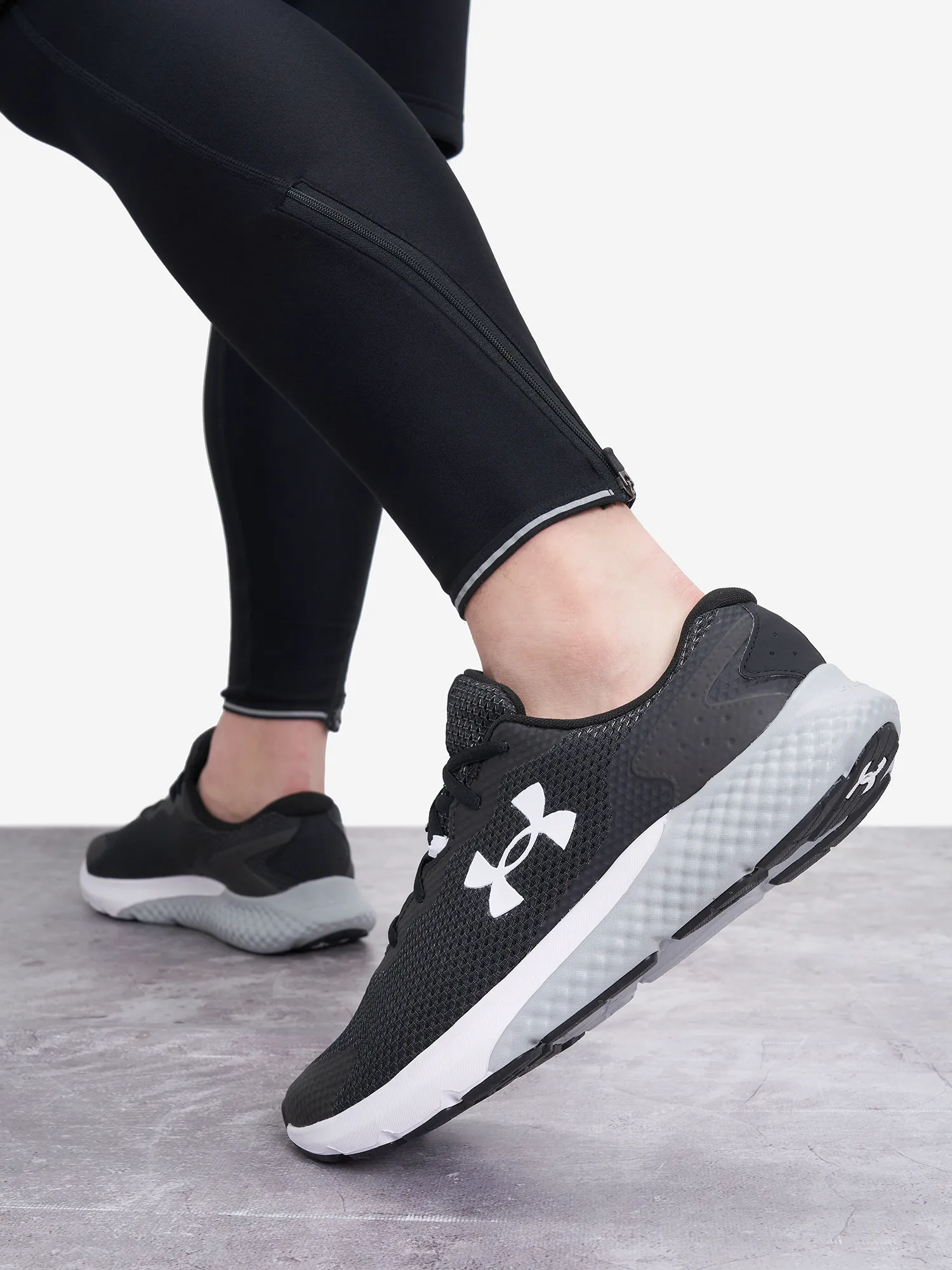 Кроссовки Under Armour Charged Rogue 3, черный, арт. 3024877u0f-002