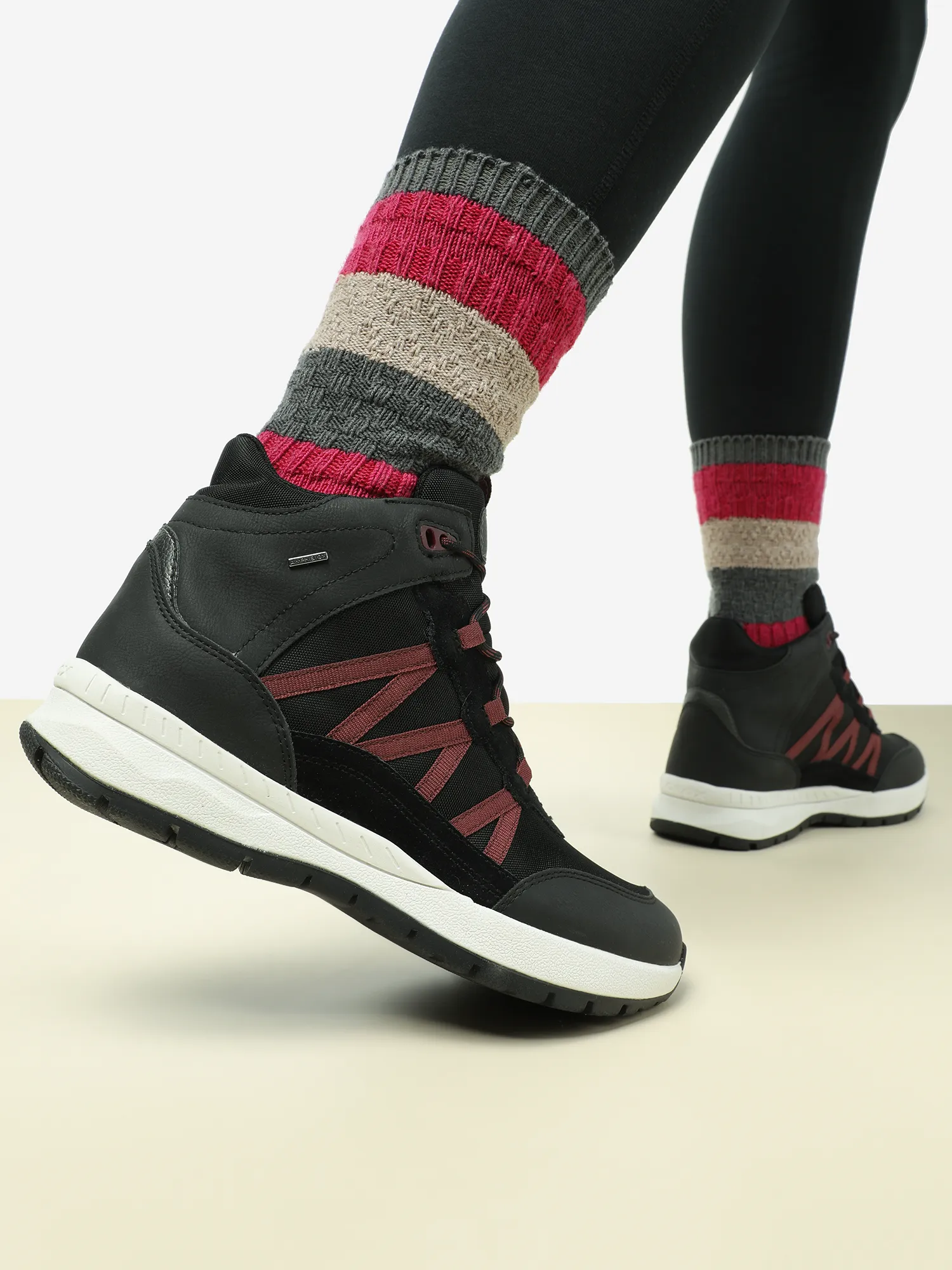 Ботинки утепленные женские Geox D Braies B Abx A, черный, арт. d36bea011ekg14-c9999