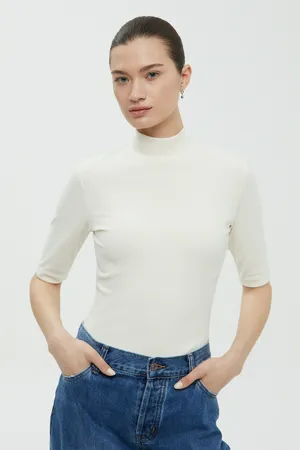 Джемпер FINN FLARE с коротким рукавом и воротником-стойкой, белый, арт. BAS-100179